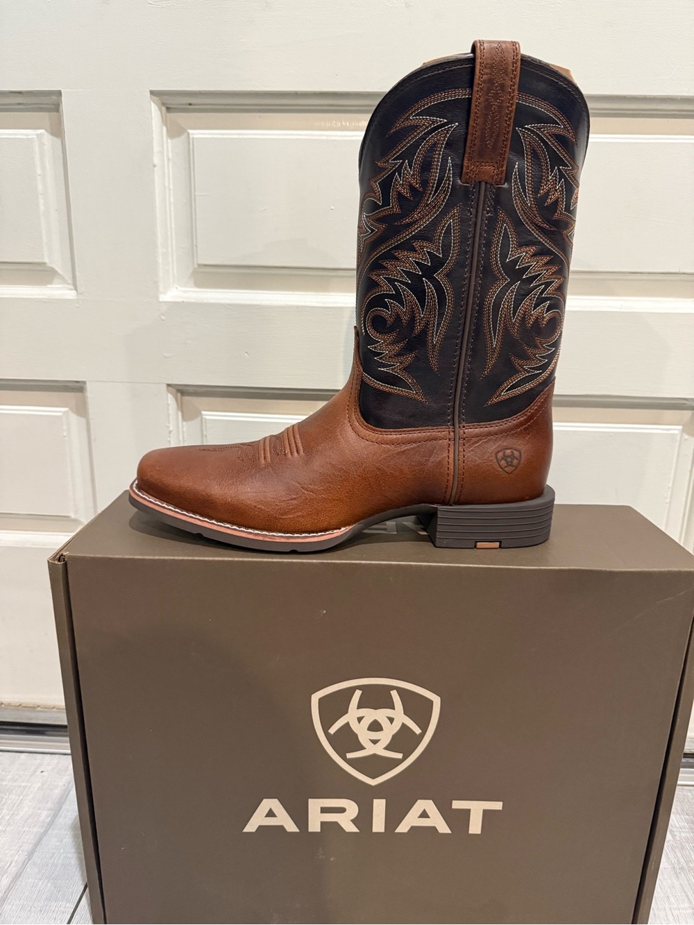 Ariat Men's Brown Leather Western Boot - Two-Tone Brown Shaft Medium with